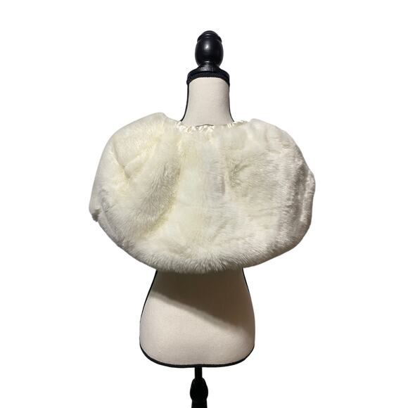 Alpine Studio White Faux Fur Cape Dinner Cocktail Evening Wear - Picture 2 of 6